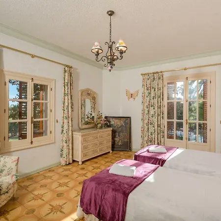 Incredible Luxury & Historical Mansion アリカンテ
